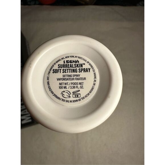 MAKEUP BY MARIO SurrealSkin™ 16HR Soft Setting Spray 3.38oz - Picture 5 of 6